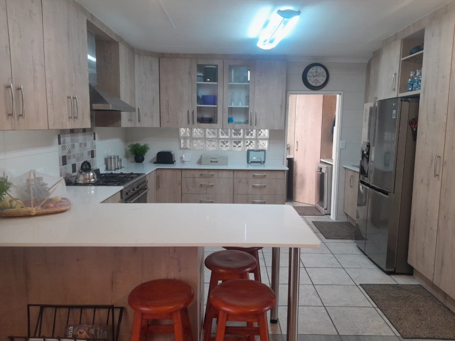 4 Bedroom Property for Sale in Safari Gardens North West